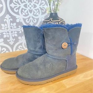 UGGS Bailey Button II in Navy boots